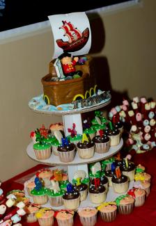 Customised cake and cupcakes!