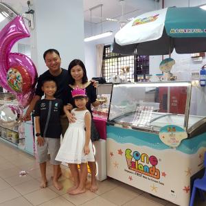 Jing Xuan and Family